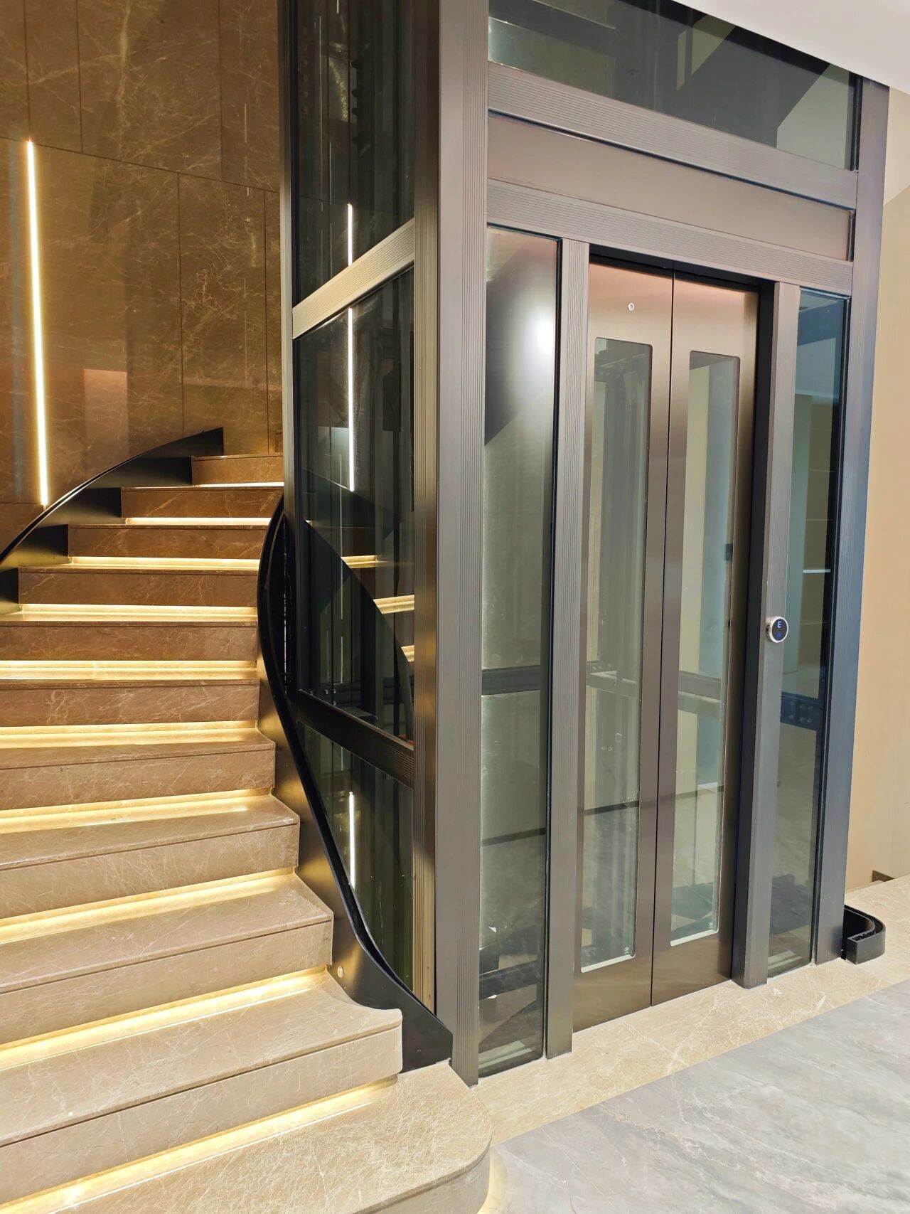 全透明观光电梯