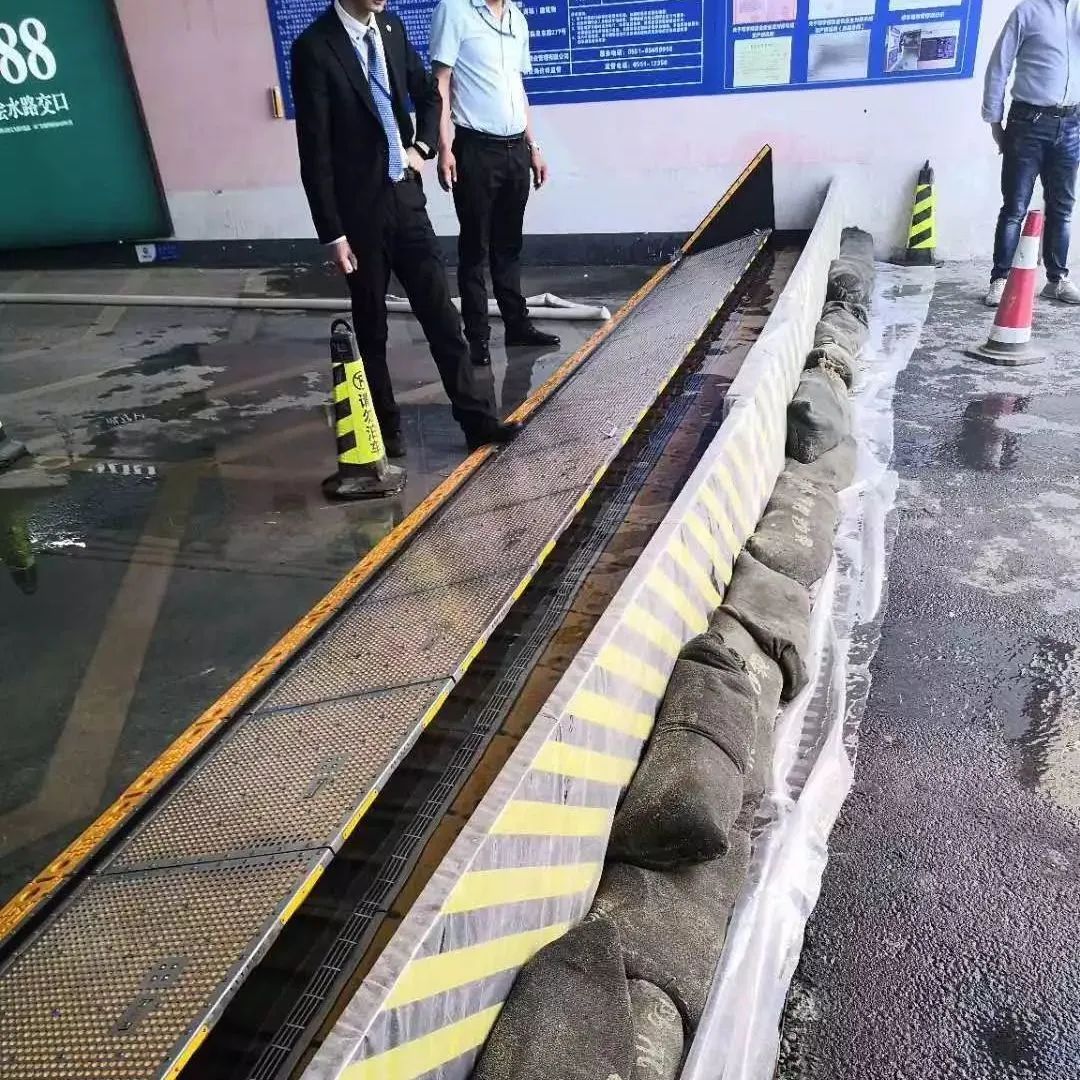 电梯突发情况